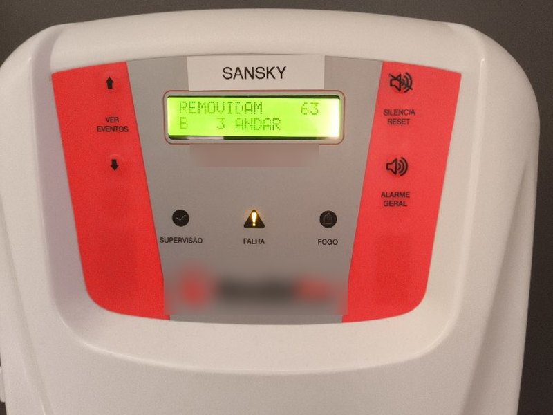 Central de alarme de incêndio identificada pela Sansky em hospital atendido por contrato